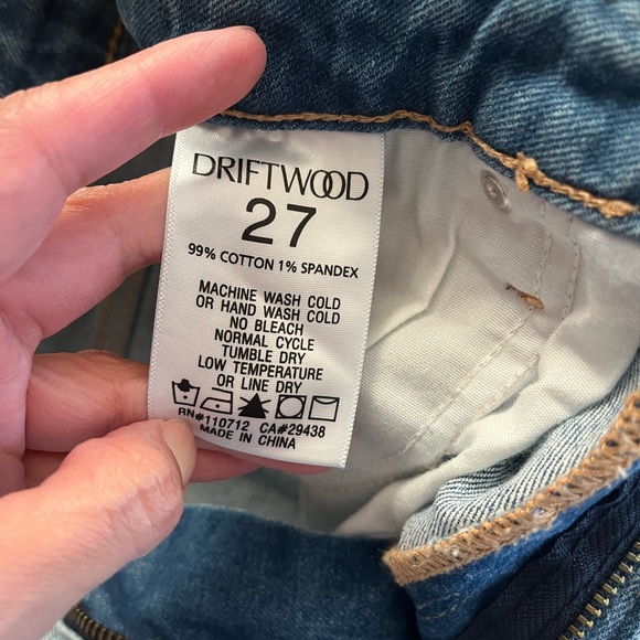 CDriftwood Embroidered Gizelle Light Wash Womens Jeans - Picture 7 of 8